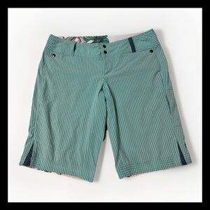 Lululemon Blue Size 8 Bermuda Printed Shorts Green Seersucker Woman’s